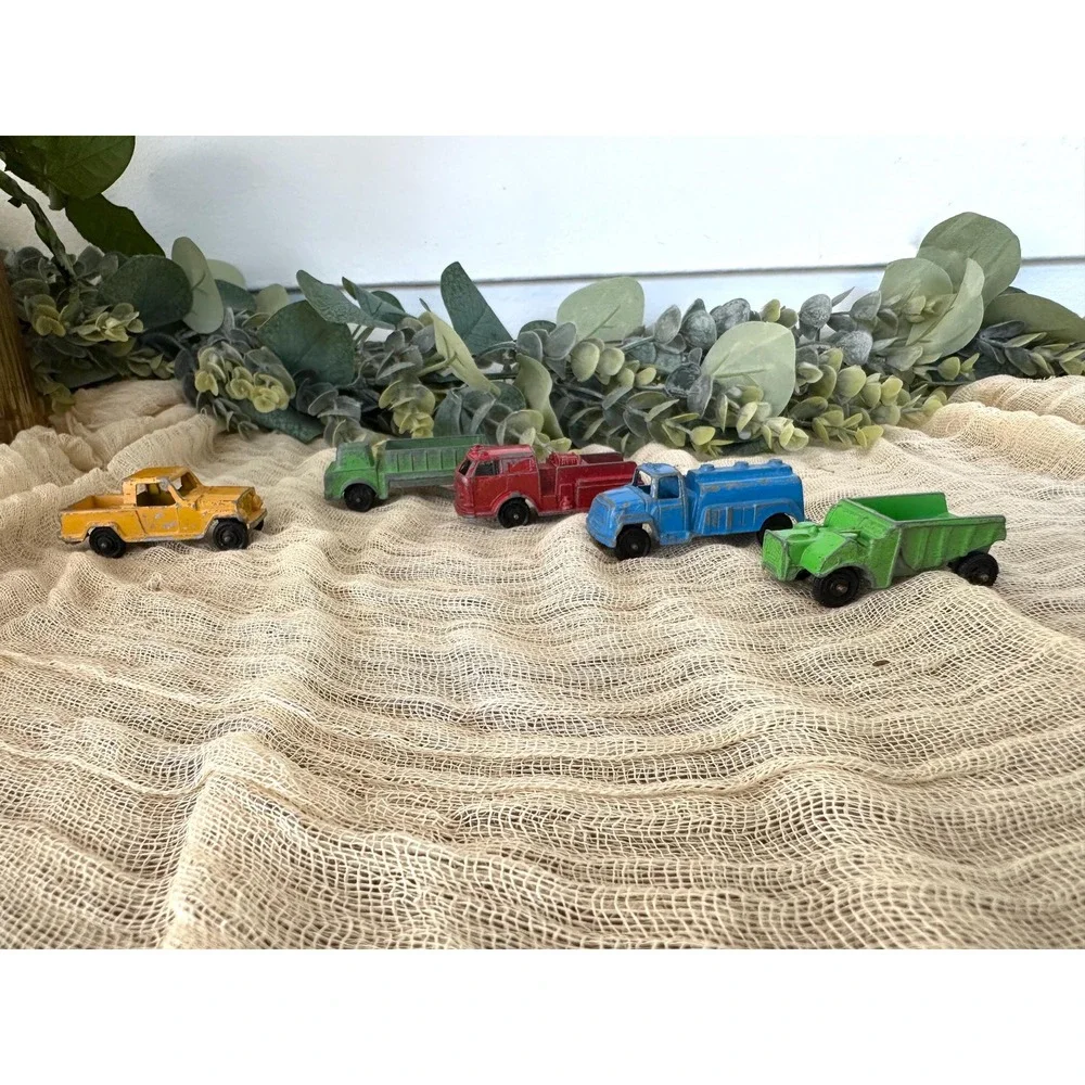 1960's TootsieToy diecast truck lot vintage metal lot‎ of 5 | shuttle pumper